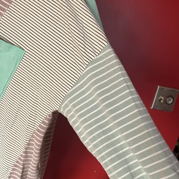 Like new White Birch oversized top - Picture 4 of 13